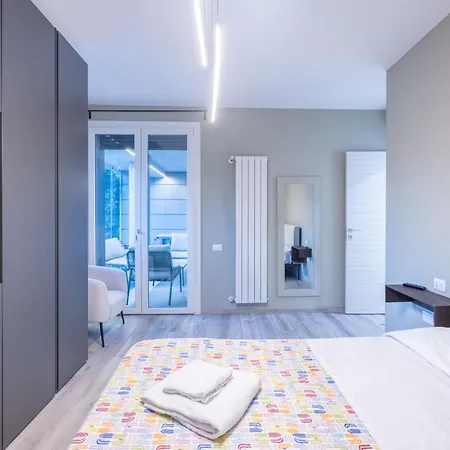 Apartment Urban Oasis, By Short Holidays *
