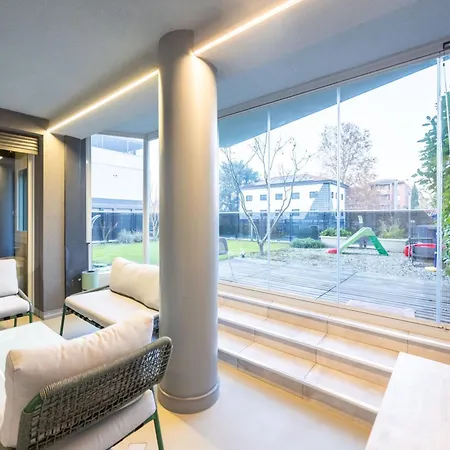 Urban Oasis, By Short Holidays Apartment