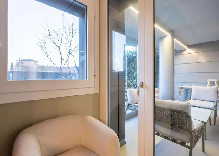 Urban Oasis, By Short Holidays Apartment