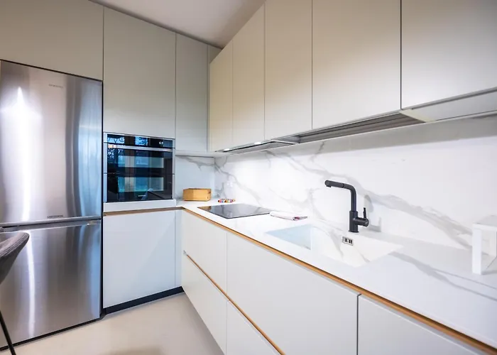 Urban Oasis, By Short Holidays Apartment